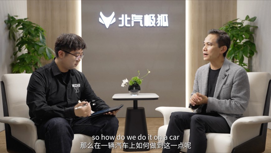 澳门精准正版资料大全,胡兵巨型行李箱装了35个look,精准解释落实的人生哲理_移动版V14.5